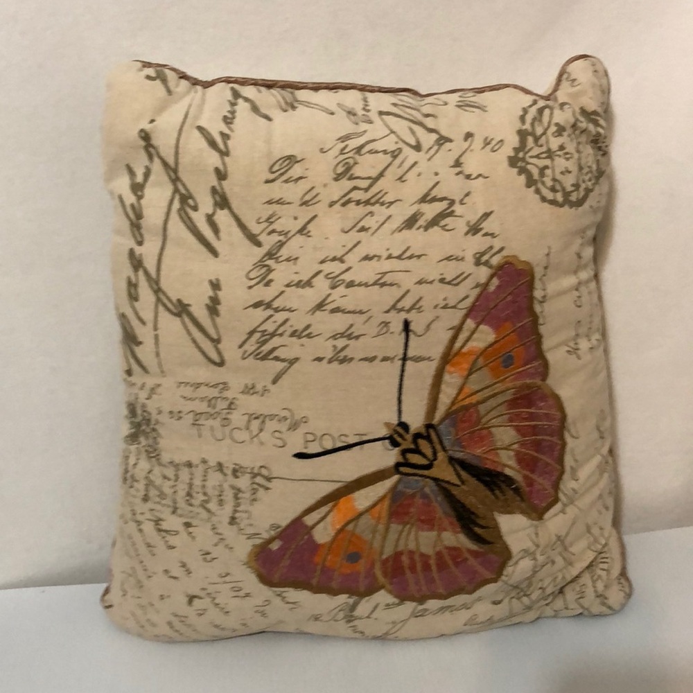 Decorative throw pillow w/ gold trim